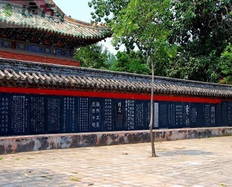 岳飛廟內(nèi)壁刻